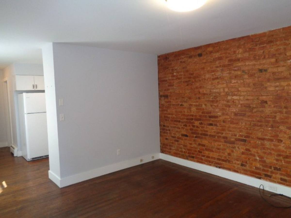 Apartment for rent at 4025 Falls Rd, Baltimore, MD 21211