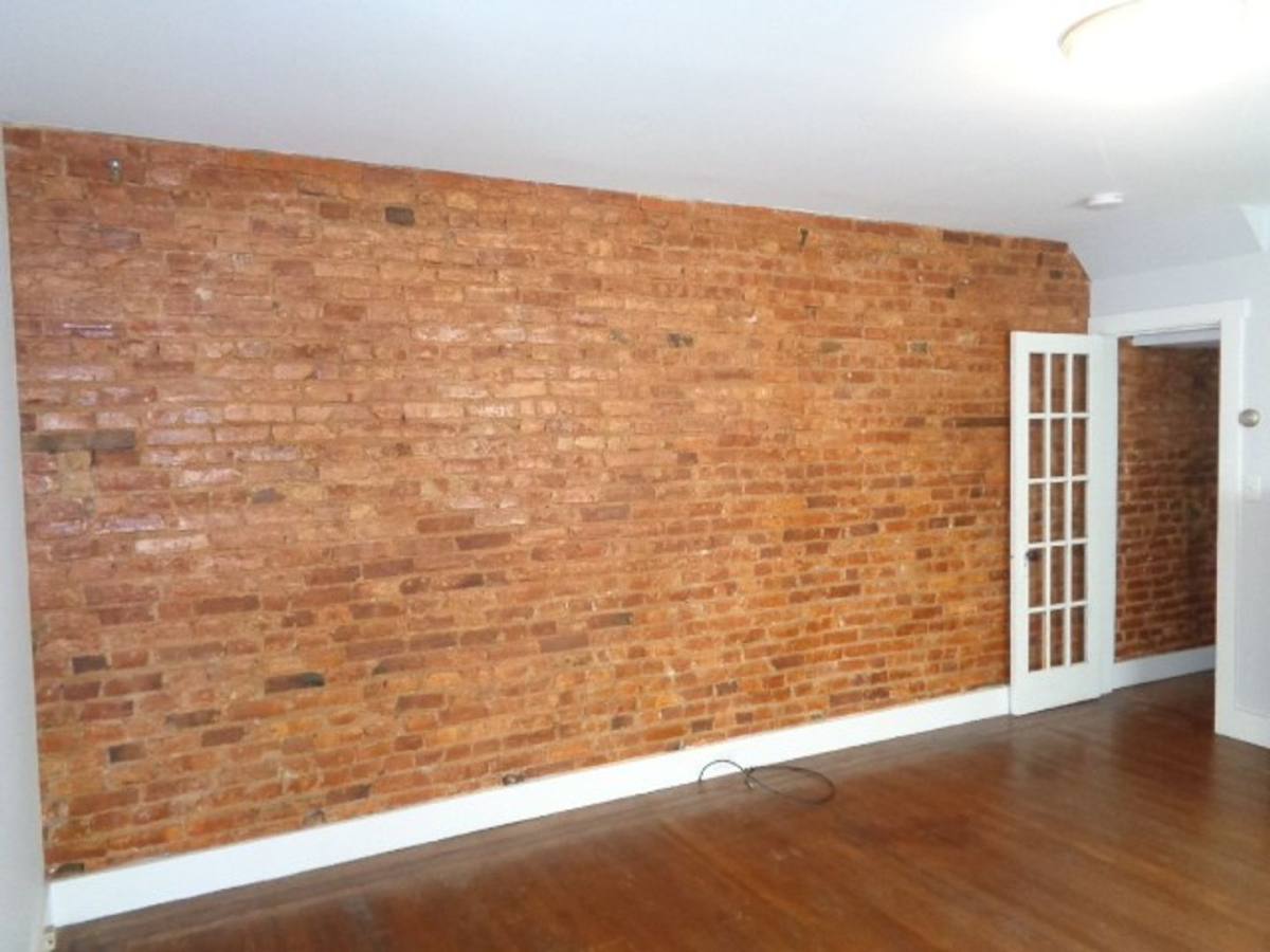 Apartment for rent at 4025 Falls Rd, Baltimore, MD 21211