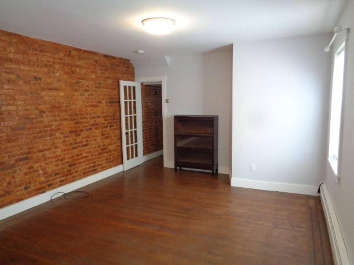 Apartment for rent at 4025 Falls Rd, Baltimore, MD 21211