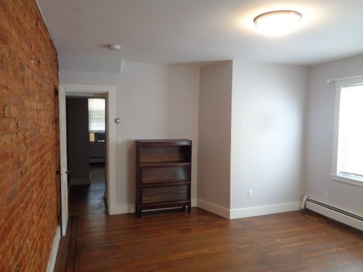 Apartment for rent at 4025 Falls Rd, Baltimore, MD 21211