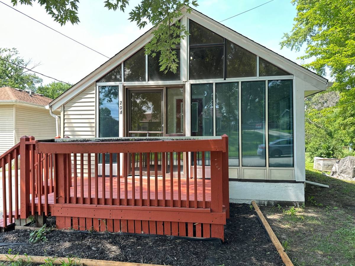 House for rent at 204 E Leland Ave, Des Moines, IA 50315