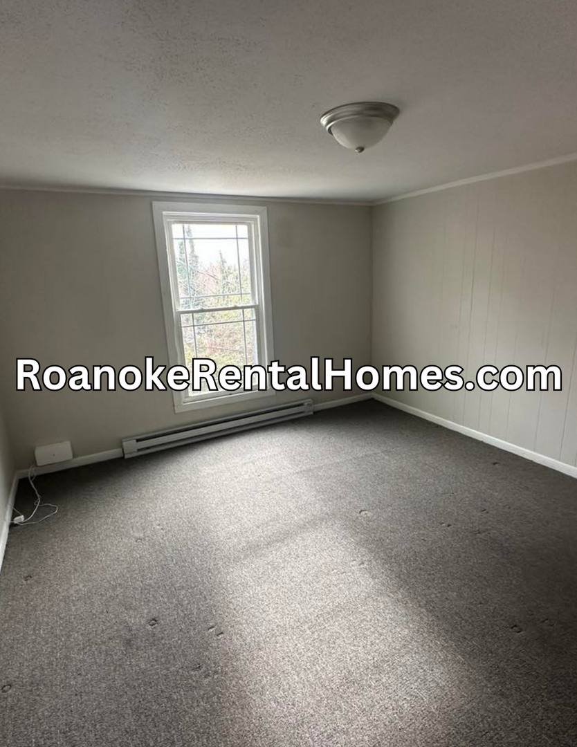 House for rent at 811 Peck St NW, Roanoke, VA 24017