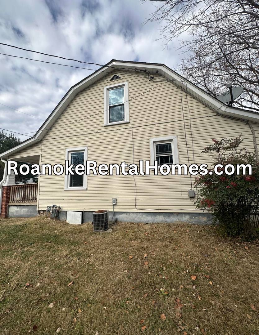 House for rent at 811 Peck St NW, Roanoke, VA 24017