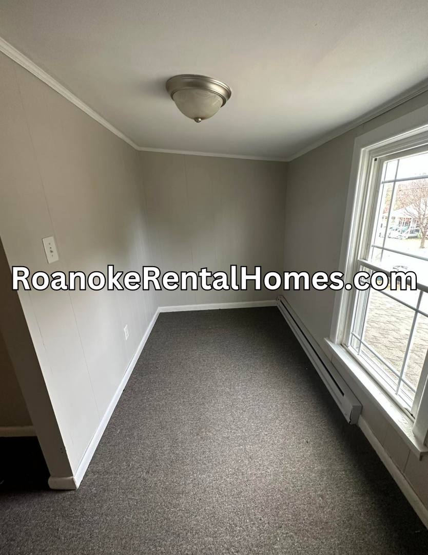 House for rent at 811 Peck St NW, Roanoke, VA 24017