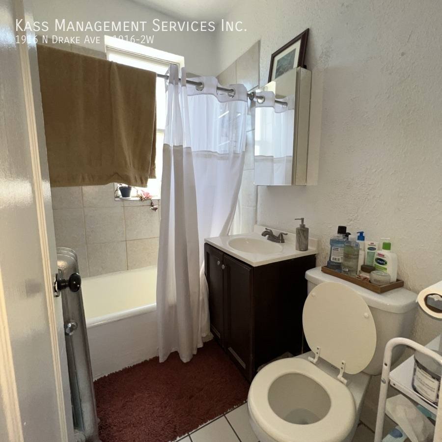 Apartment for rent at 1916 N Drake Ave #2W, Chicago, IL 60647