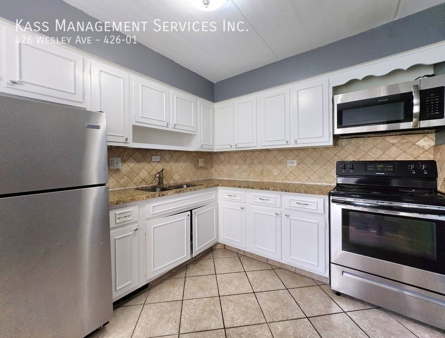 Apartment for rent at 426 Wesley Ave #1, Oak Park, IL 60302