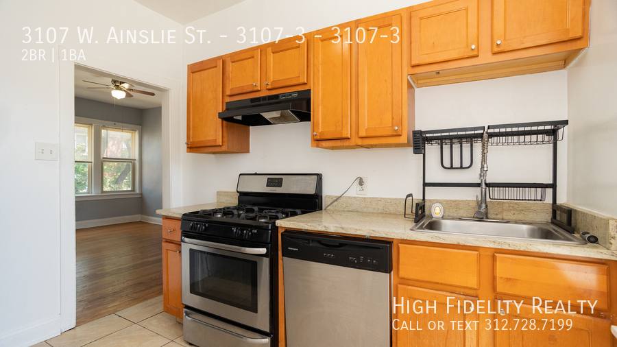 Apartment for rent at 3107 W Ainslie St #3, Chicago, IL 60625