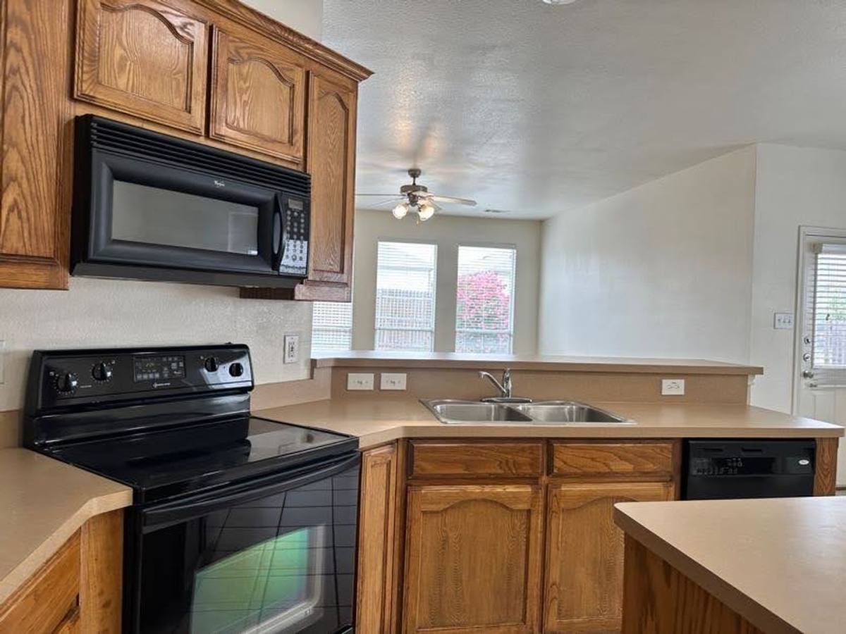 House for rent at 6109 Melanie Dr, Fort Worth, TX 76131