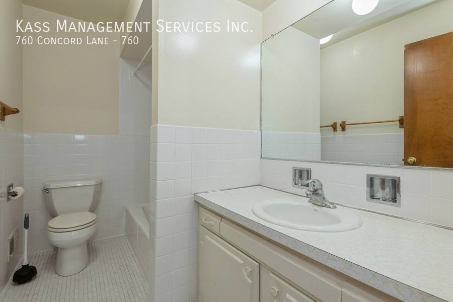 Townhouse for rent at 760 Concord Lane #760, Barrington, IL 60010
