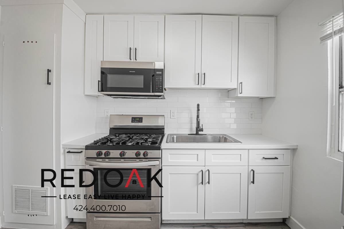Condo for rent at 7924 S Main St #4, Los Angeles, CA 90003