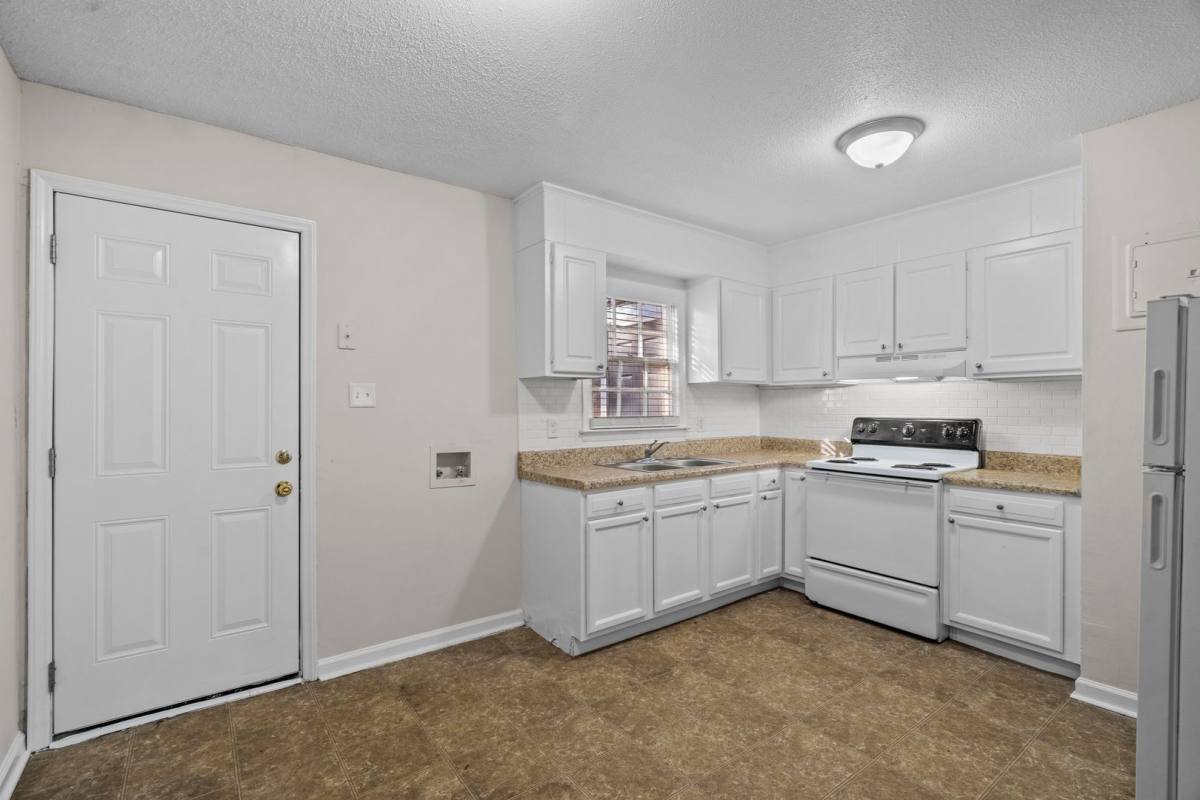 Apartment for rent at 300 E McPherson Dr, Mebane, NC 27302