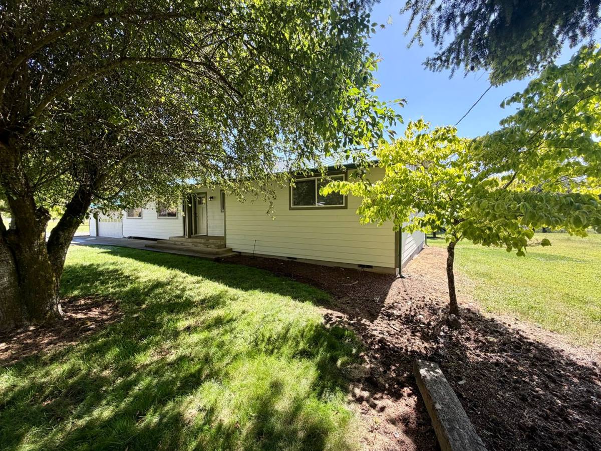 House for rent at 1191 Sable Dr, Roseburg, OR 97470