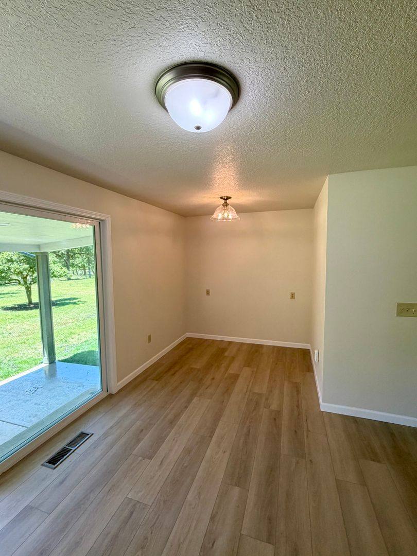 House for rent at 1191 Sable Dr, Roseburg, OR 97470