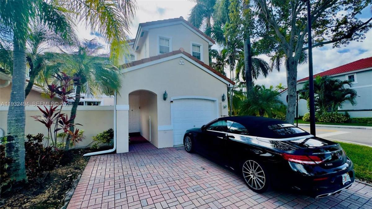 Townhouse for rent at 1094 Redwood St, Hollywood, FL 33019