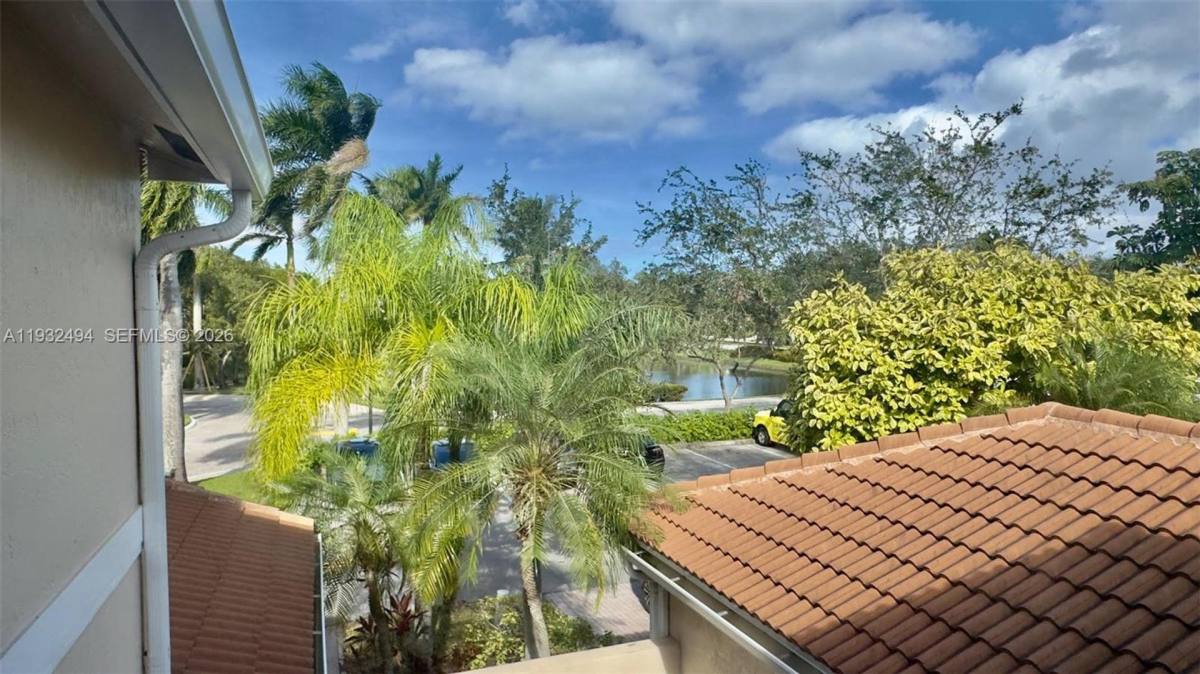 Townhouse for rent at 1094 Redwood St, Hollywood, FL 33019
