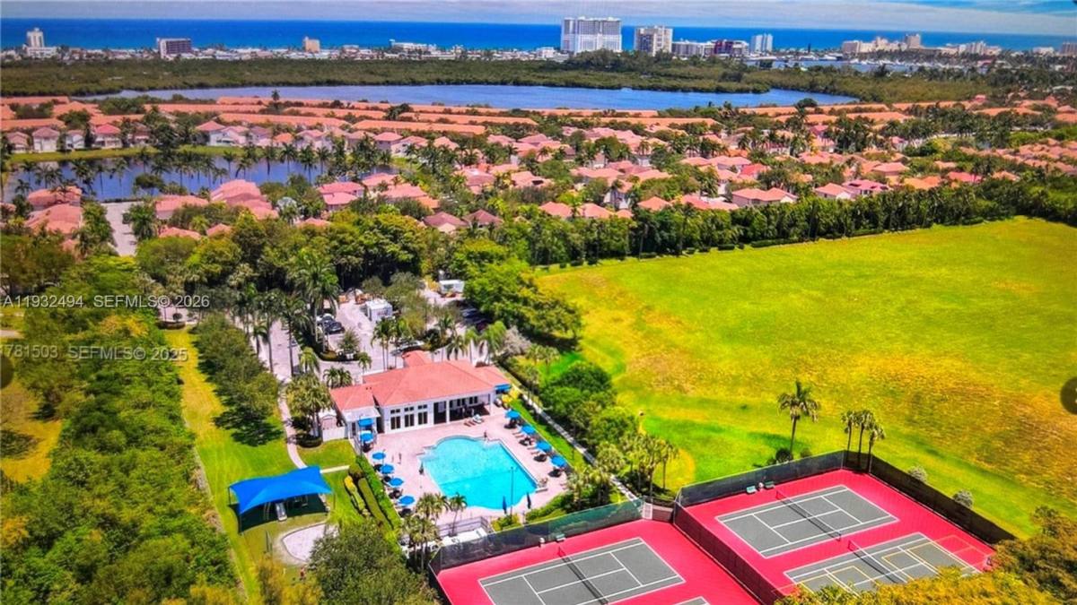 Townhouse for rent at 1094 Redwood St, Hollywood, FL 33019