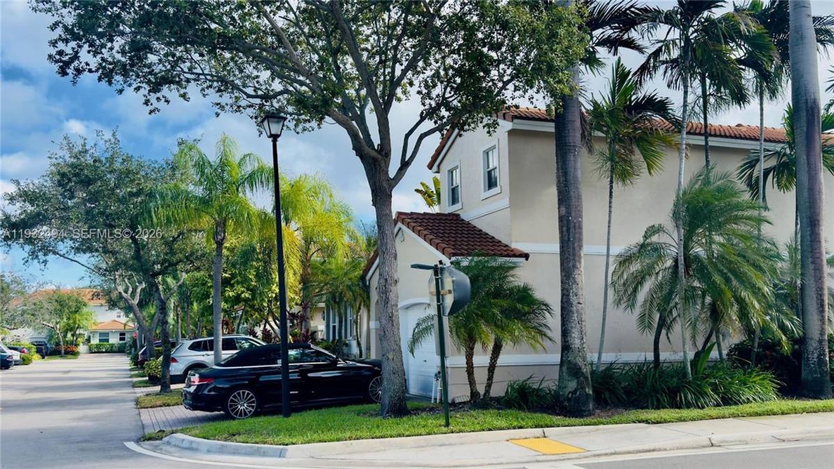 Townhouse for rent at 1094 Redwood St, Hollywood, FL 33019