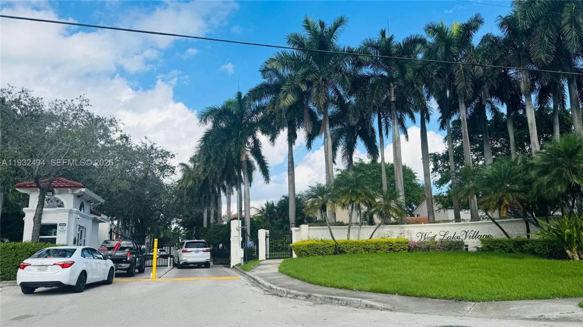 Townhouse for rent at 1094 Redwood St, Hollywood, FL 33019
