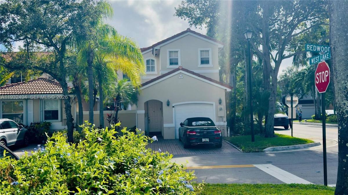 Townhouse for rent at 1094 Redwood St, Hollywood, FL 33019