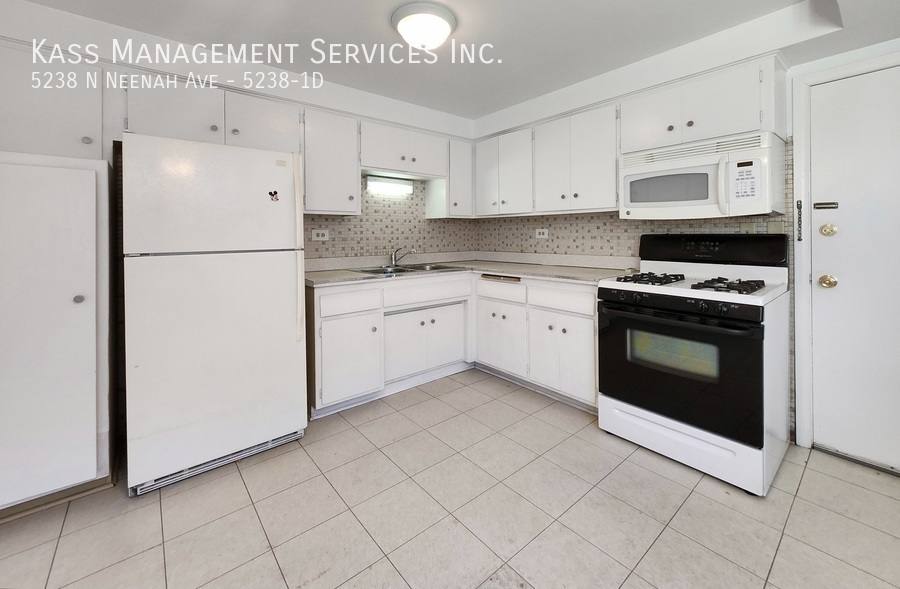 Apartment for rent at 5238 N Neenah Ave #1D, Chicago, IL 60656