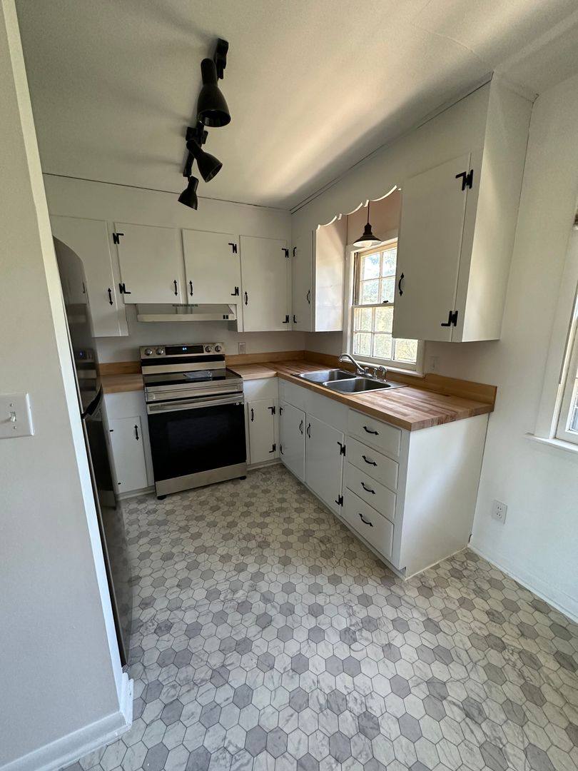 Apartment for rent at 1200 Liggates Rd, Lynchburg, VA 24502