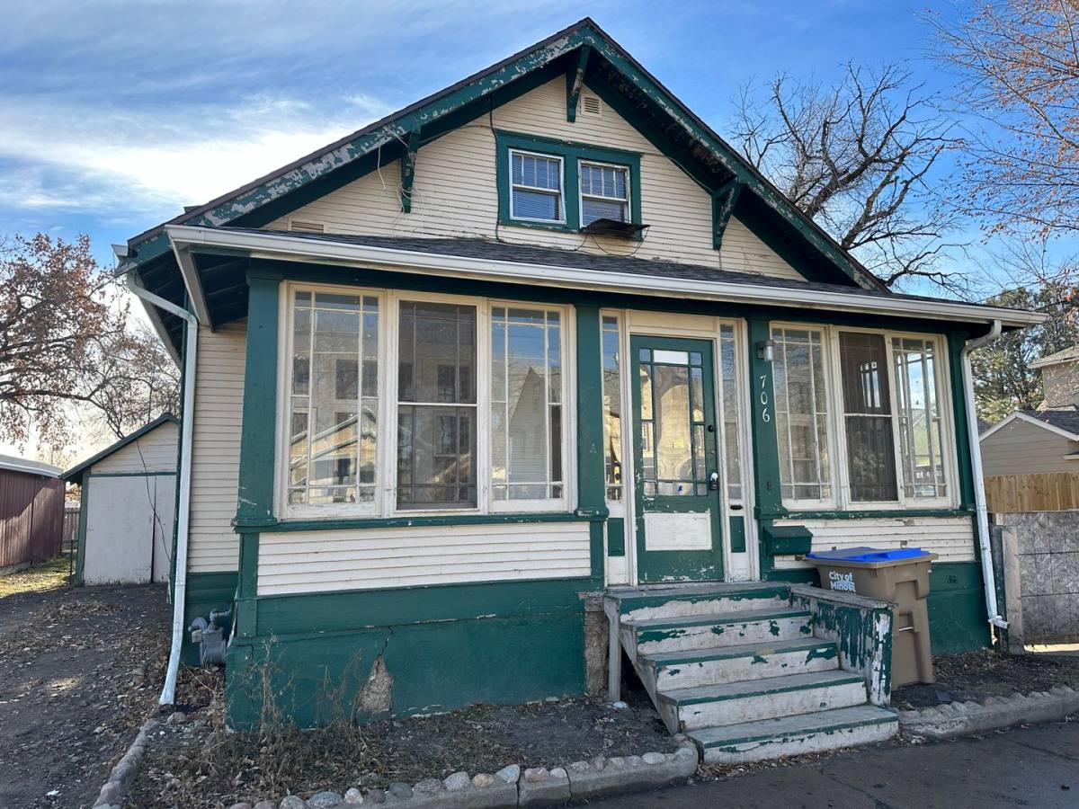 Apartment for rent at 706 6th Ave NE, Minot, ND 58703