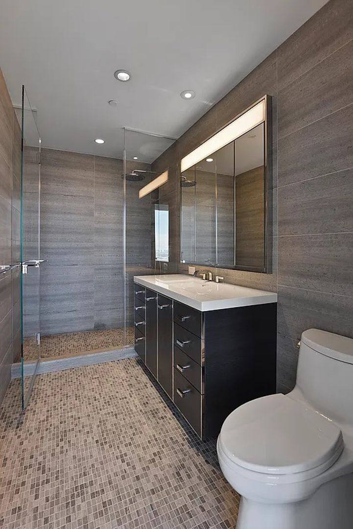 Apartment for rent at 252 S St, New York, NY 10002