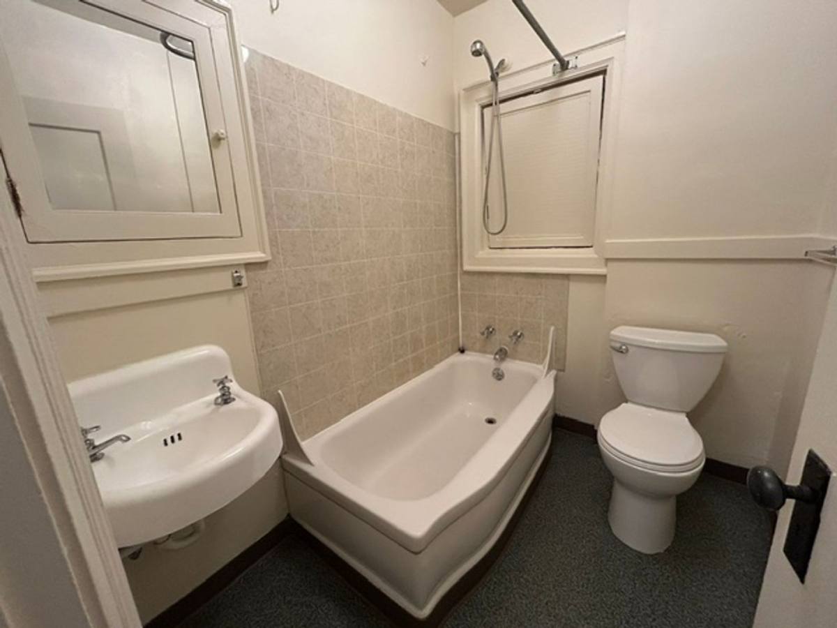 Apartment for rent at 834 SW 15th Ave, Portland, OR 97205