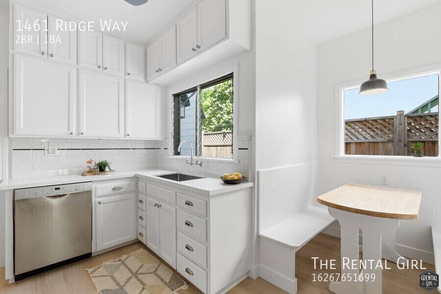 Apartment for rent at 1461 Ridge Way, Los Angeles, CA 90026