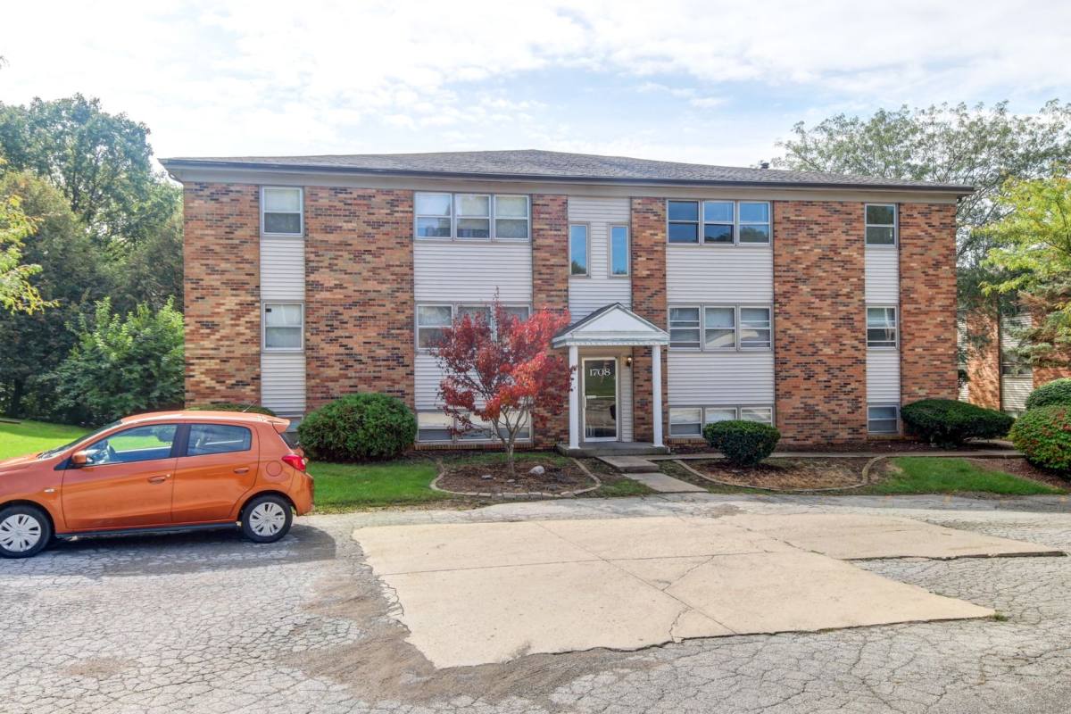 Apartment for rent at 1706 Springfield Rd, Bloomington, IL 61701