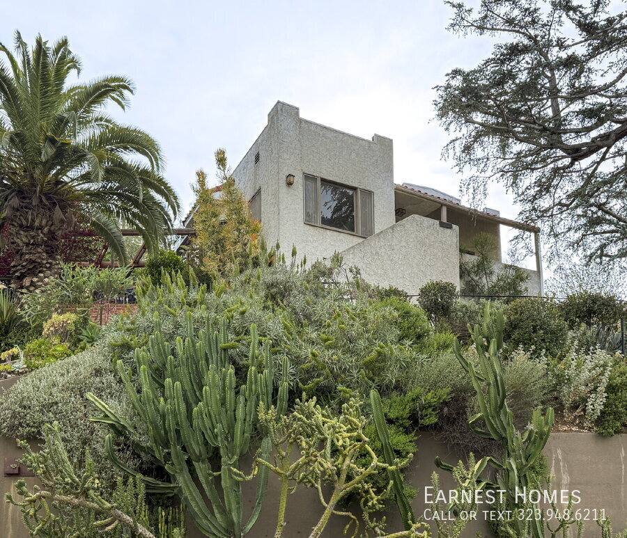 House for rent at 1401 Dartmouth Dr, Glendale, CA 91205