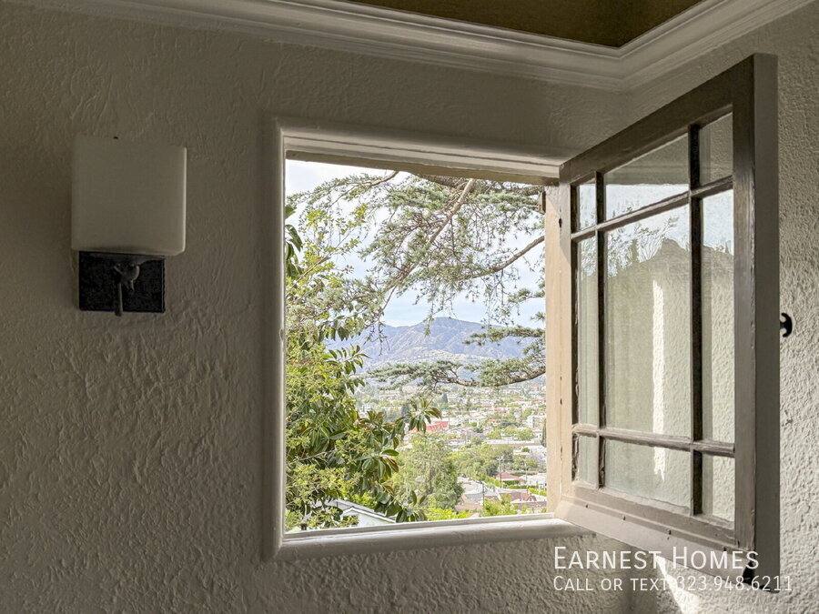 House for rent at 1401 Dartmouth Dr, Glendale, CA 91205