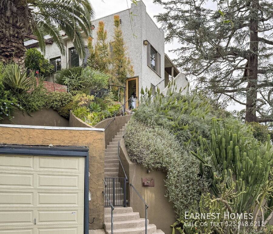 House for rent at 1401 Dartmouth Dr, Glendale, CA 91205