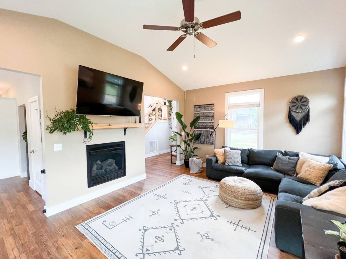 House for rent at 27 Linn Garden Lane, Swannanoa, NC 28778