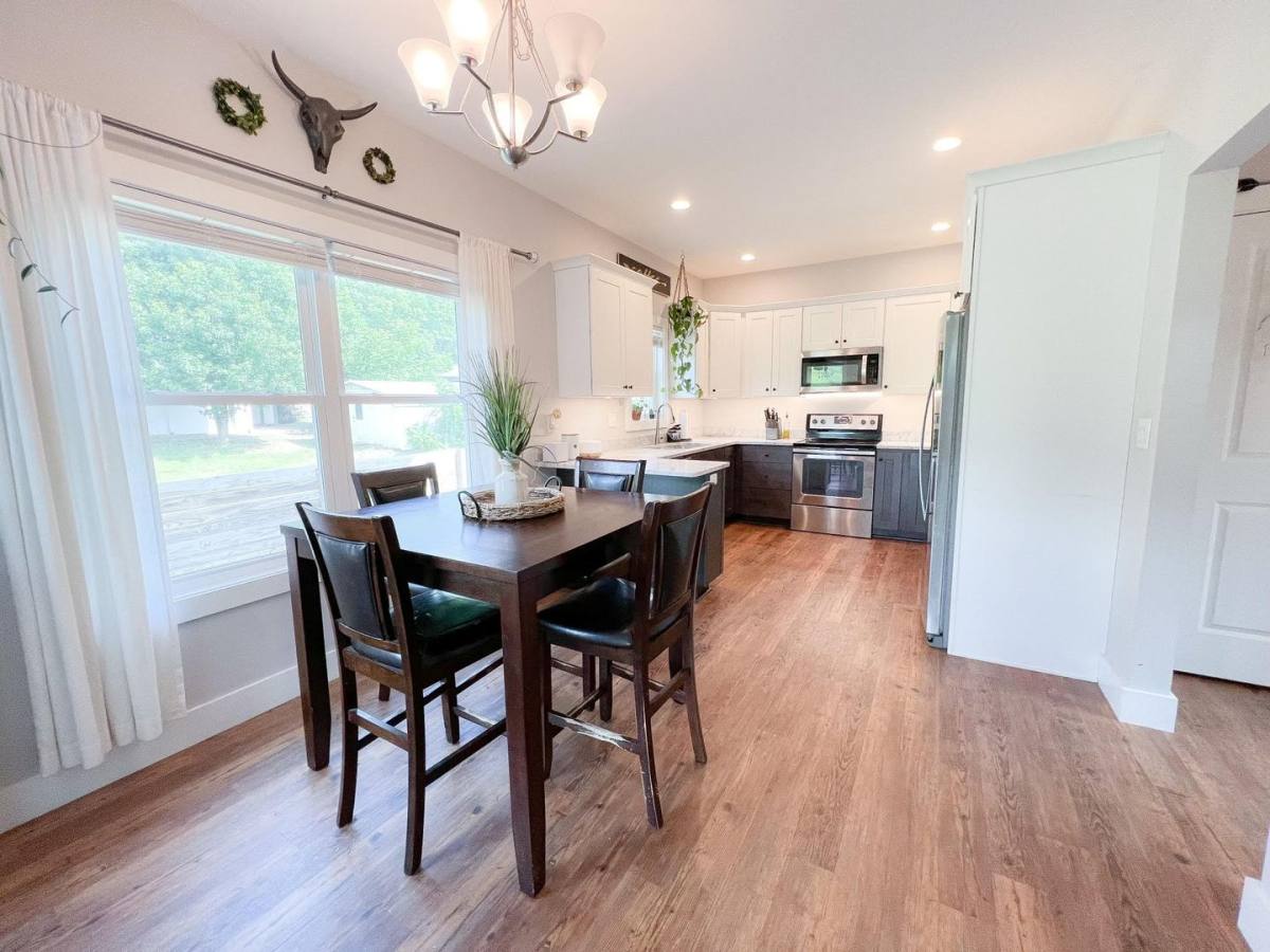 House for rent at 27 Linn Garden Lane, Swannanoa, NC 28778