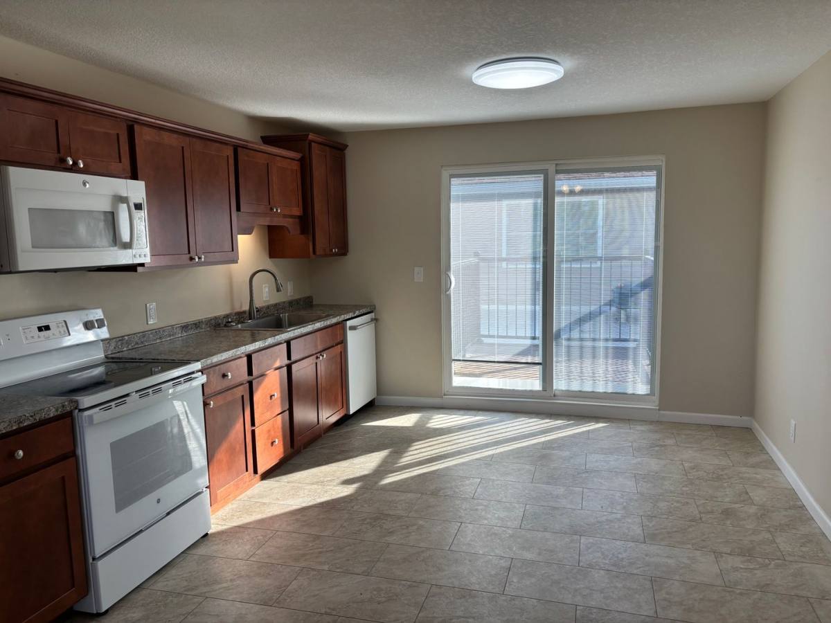 Apartment for rent at 2319 S 19th St, Clinton, IA 52732