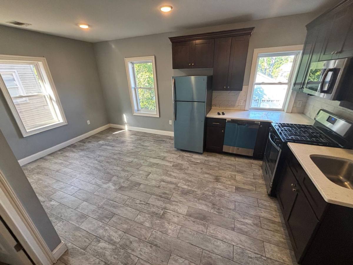 Apartment for rent at 34 Sussex Ave, Morristown, NJ 07960