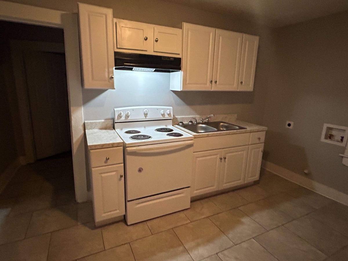 House for rent at 1452 Oaklawn St, Memphis, TN 38114