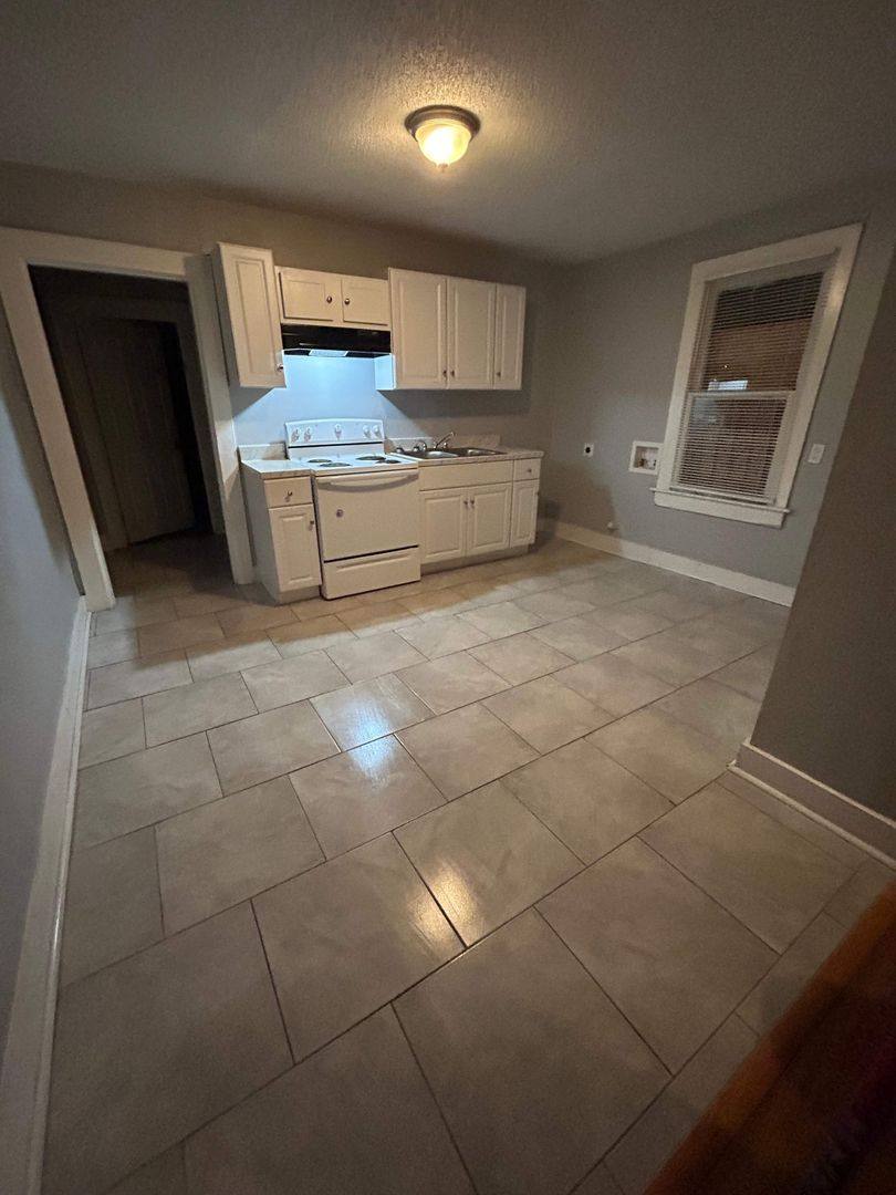 House for rent at 1452 Oaklawn St, Memphis, TN 38114