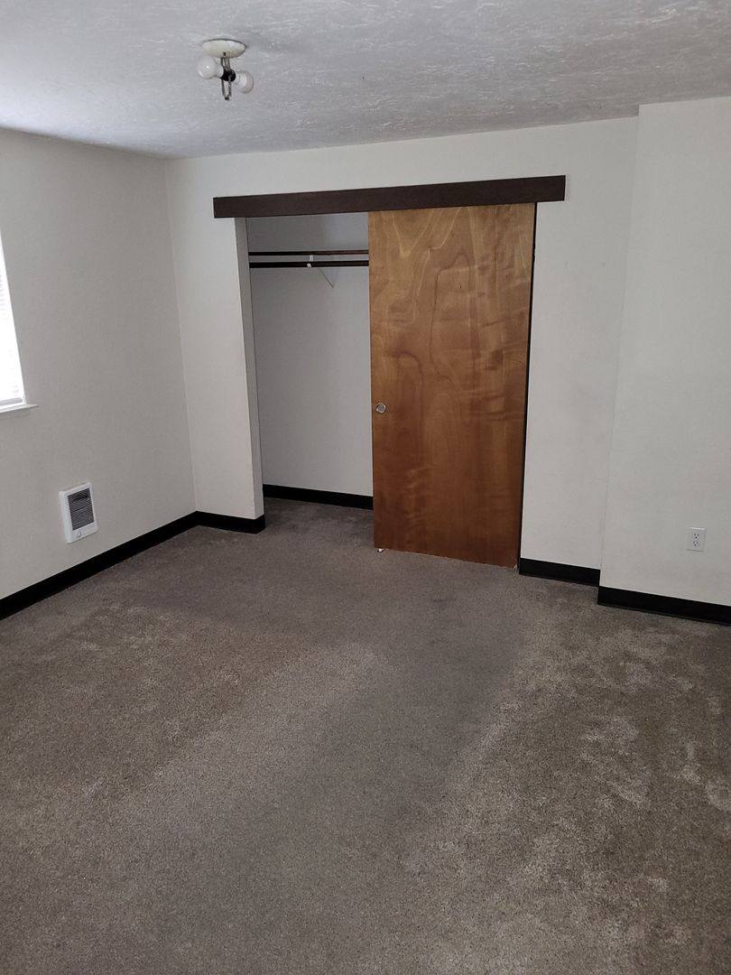 Apartment for rent at 385 E Cherry Ave, Hermiston, OR 97838