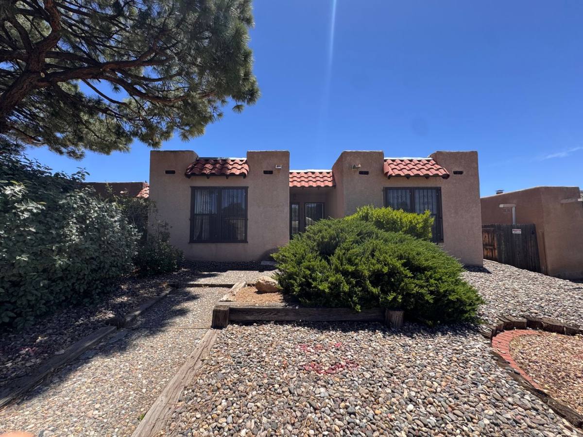 House for rent at 8902 Spain Rd NE, Albuquerque, NM 87111