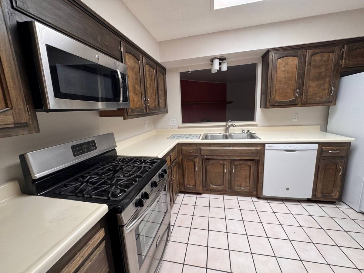 House for rent at 8902 Spain Rd NE, Albuquerque, NM 87111