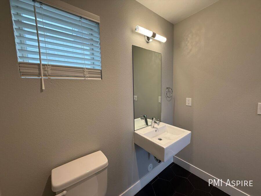 Townhouse for rent at 5155 W 10th Ave, Denver, CO 80204