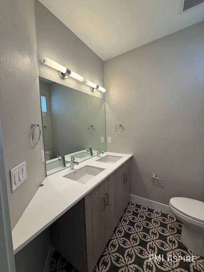 Townhouse for rent at 5155 W 10th Ave, Denver, CO 80204