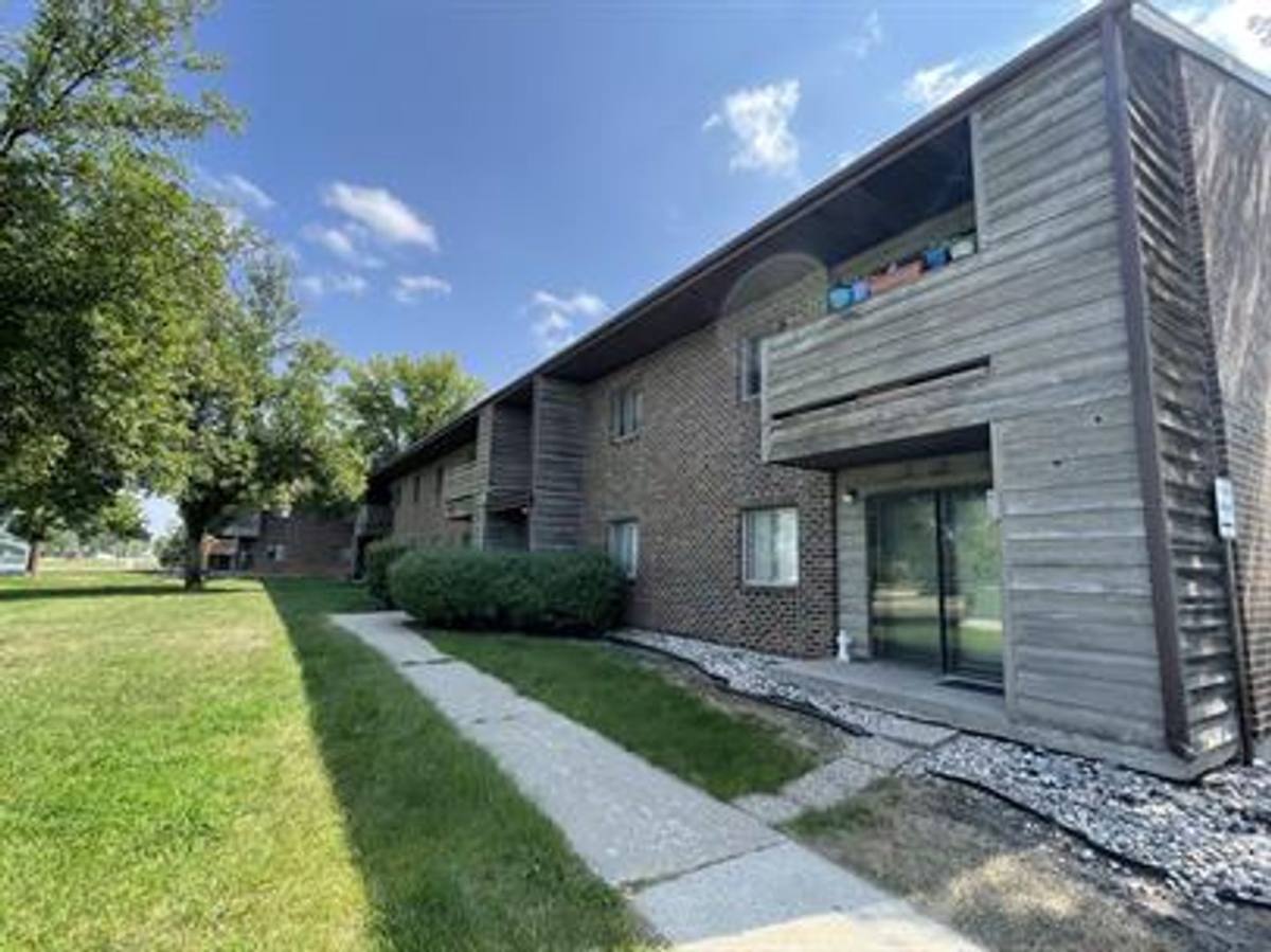Apartment for rent at 1287 16th Ave N, Wahpeton, ND 58075