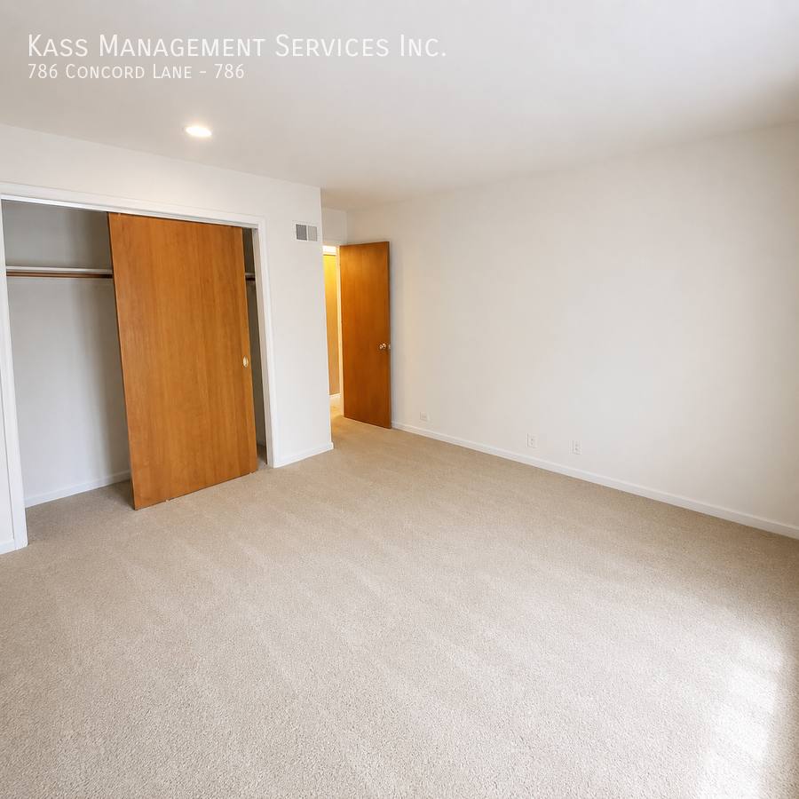 Townhouse for rent at 786 Concord Lane #786, Barrington, IL 60010