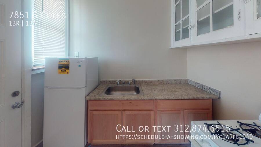 Apartment for rent at 7851 S Coles, Chicago, IL 60649