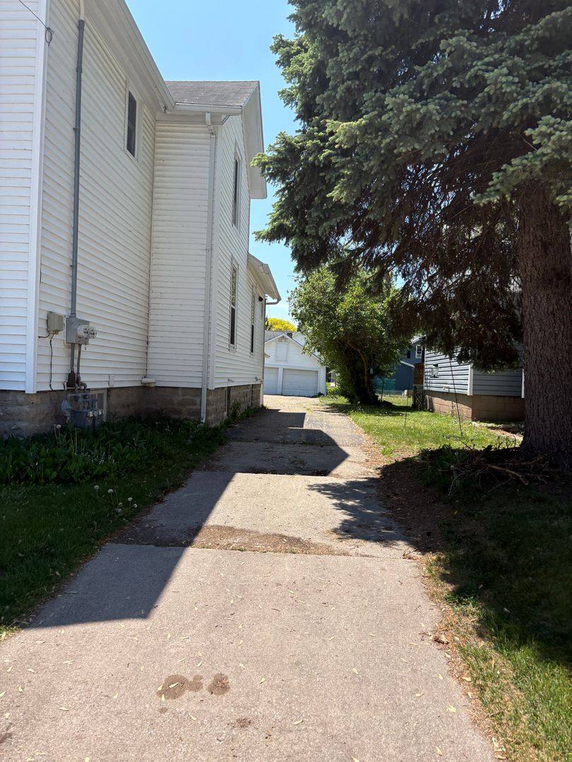 Apartment for rent at 407 W Southpark Ave, Oshkosh, WI 54902