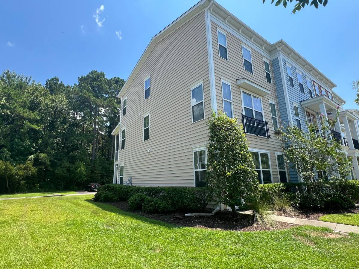 Townhouse for rent at 1542 Bluewater Way, Charleston, SC 29414
