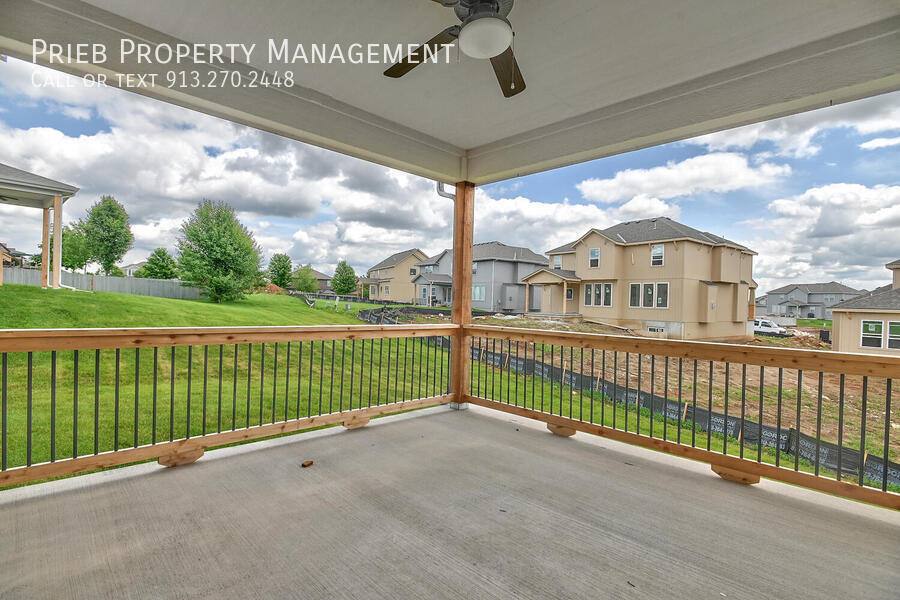 House for rent at 2677 W Dartmouth St, Olathe, KS 66061